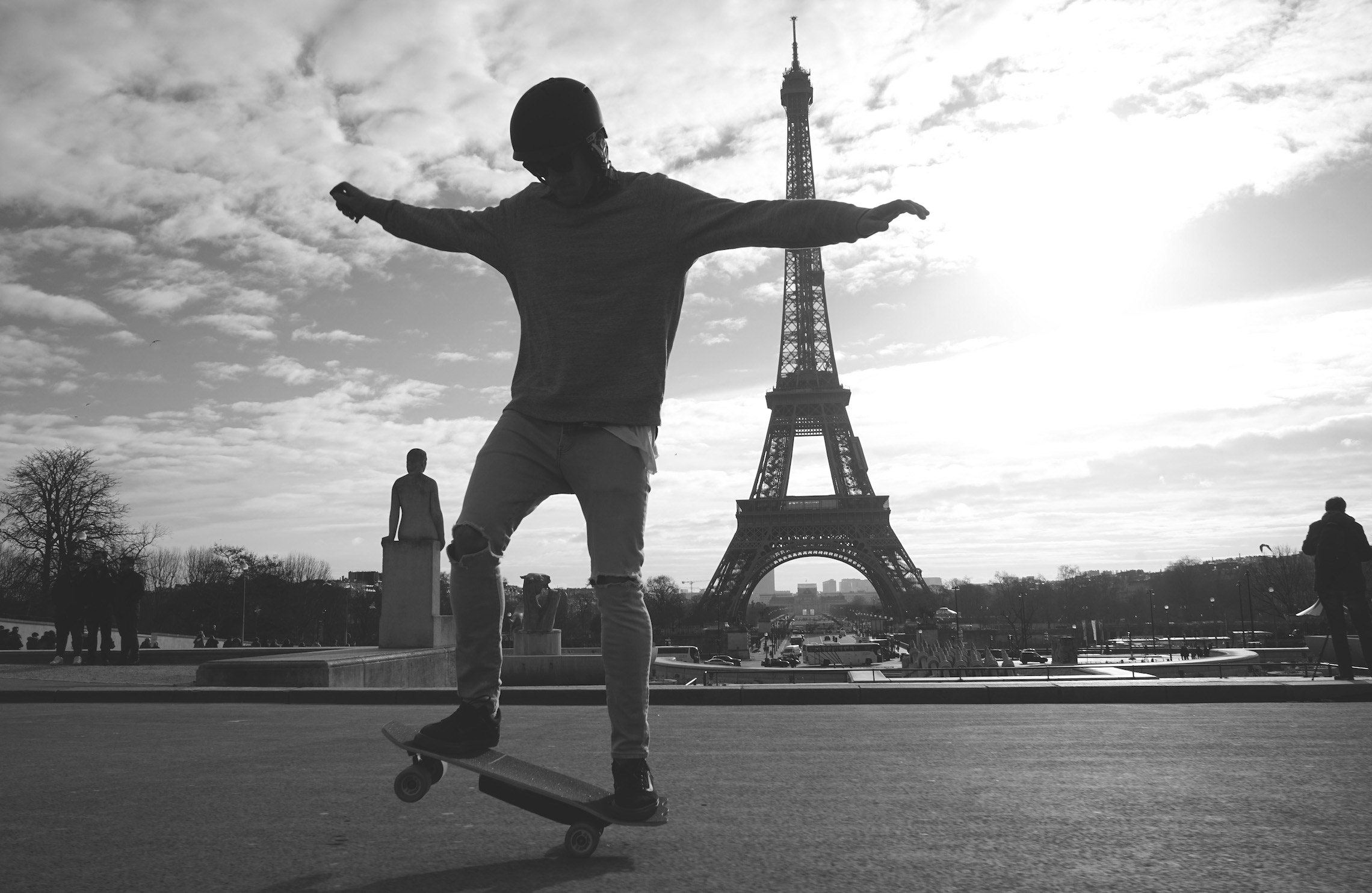 Electric Skateboarding in Paris with the 4221 Project